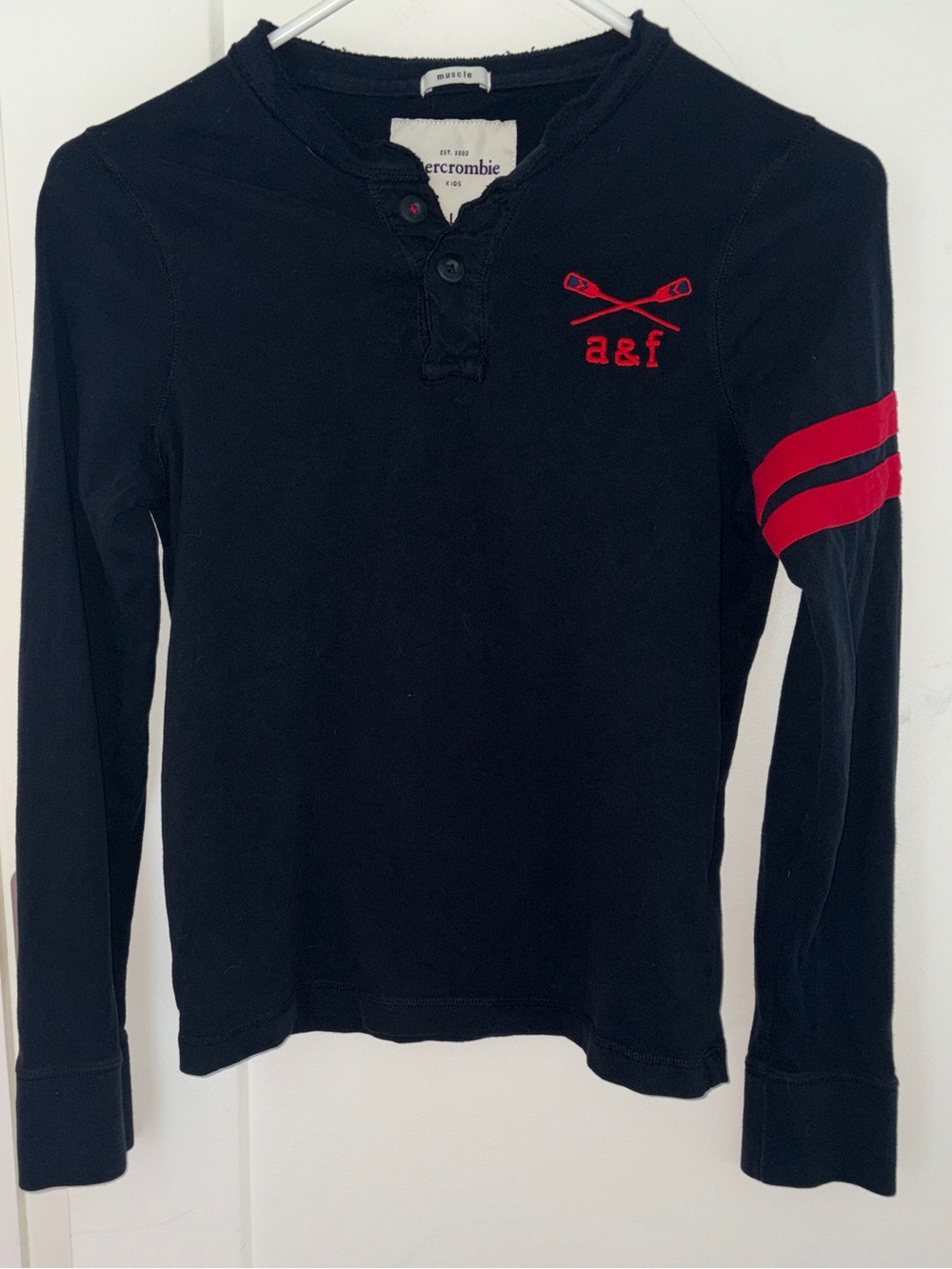 NWOT abercrombie muscle fit henley w/LaCrosse theme boy's L